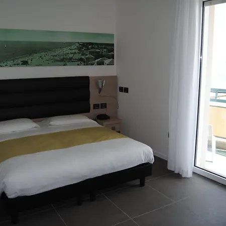 Adlon 호텔 4*