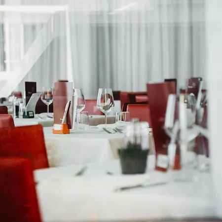 호텔 Adlon 4*